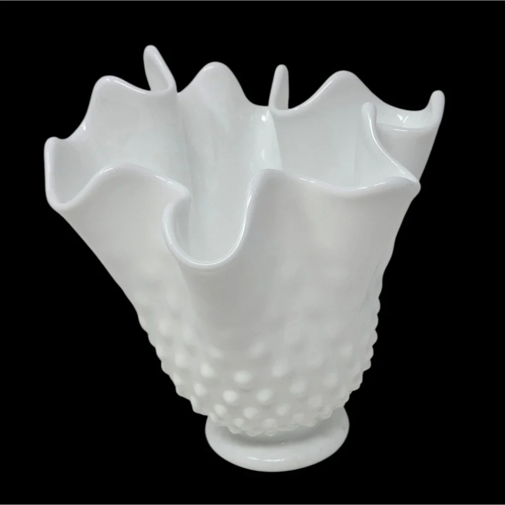 Unmarked white hobnail